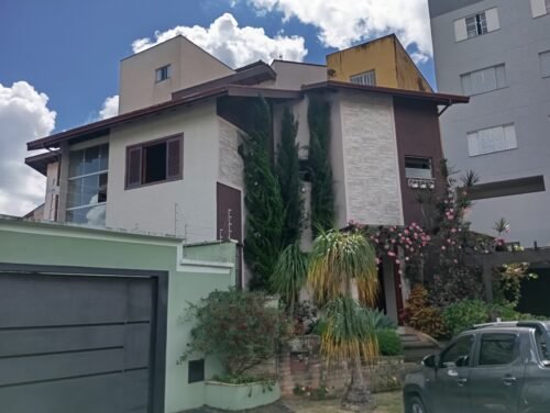 Casa à VENDA – Condomínio Pitangueiras